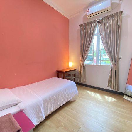 Besut Guesthouse Кампунг-Куала-Бесут Экстерьер фото