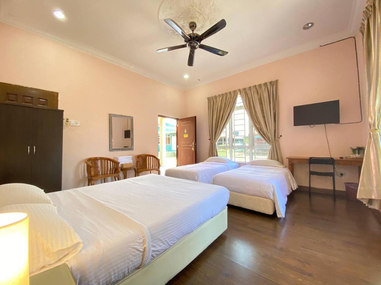 Besut Guesthouse Кампунг-Куала-Бесут Экстерьер фото