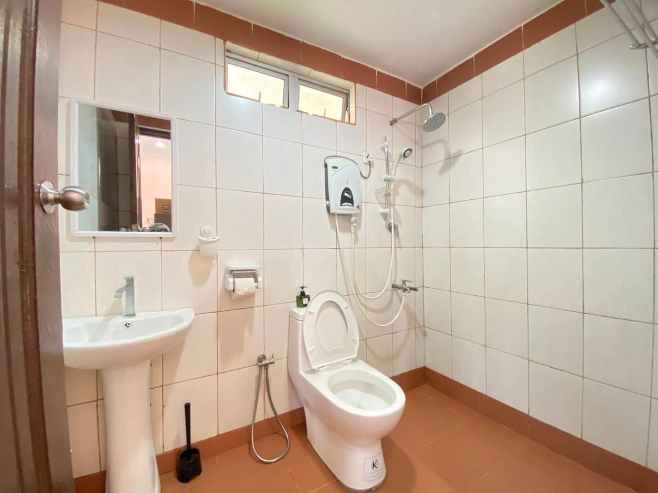 Besut Guesthouse Кампунг-Куала-Бесут Экстерьер фото