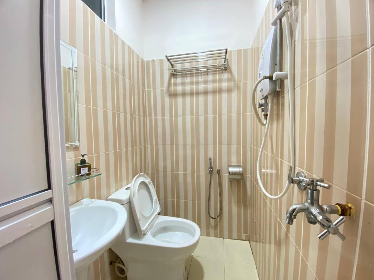 Besut Guesthouse Кампунг-Куала-Бесут Экстерьер фото